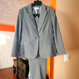 Tahari size 18 Grey Pinstripe Suit
